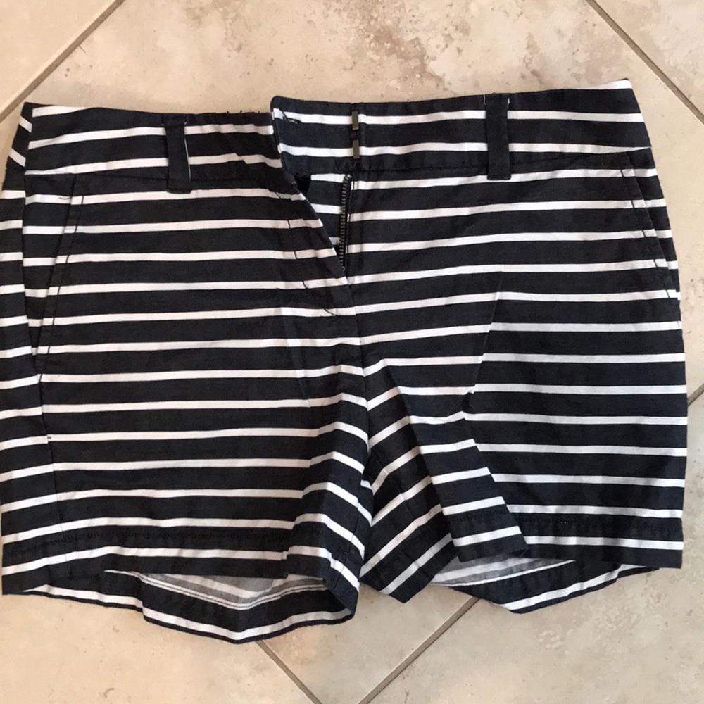 Horizontal striped shorts.